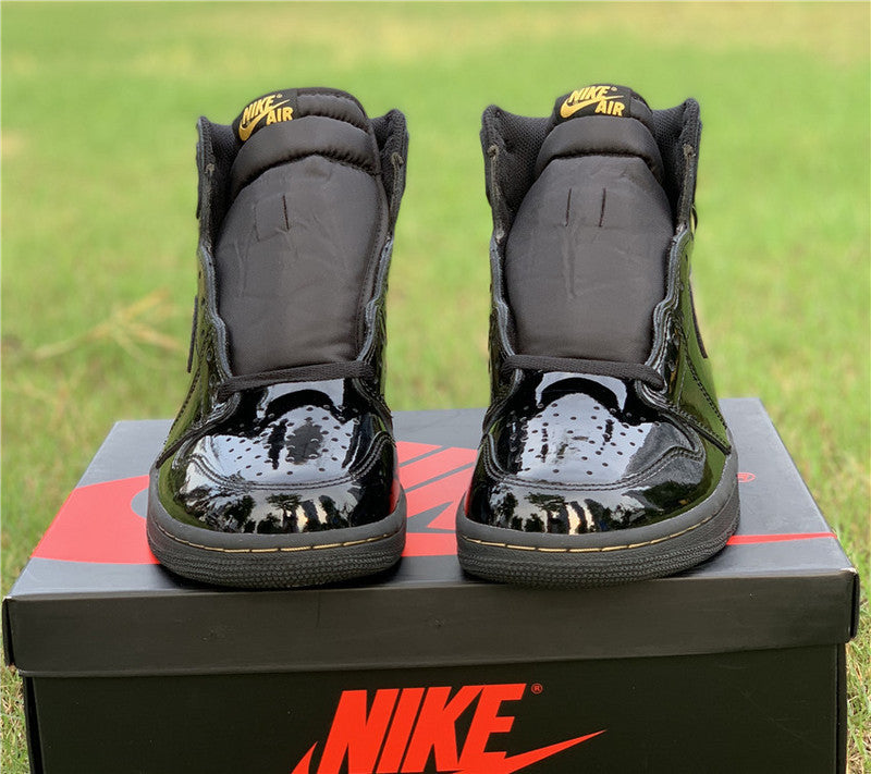 Nike Men's & Women's Designer Street Sneakers — Style 122 angle view