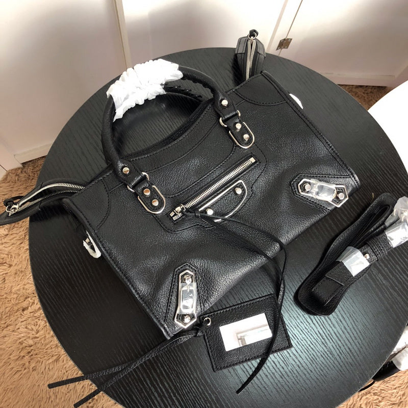 Handle and strap detail of elevated modern women's handbag – women's statement bag