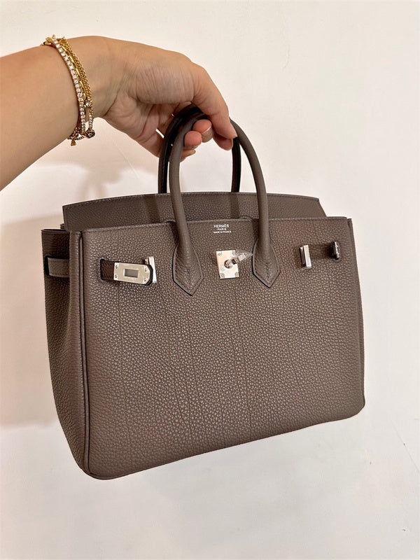  handbag interior and compartment view 9