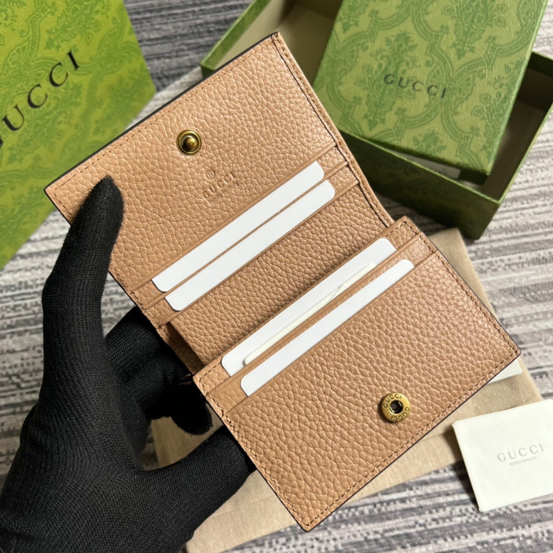 Interior view of refined structured women's handbag – women's everyday handbag