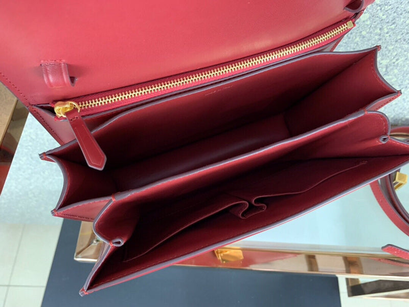 Styled lifestyle shot of sleek refined women's handbag – women's everyday handbag