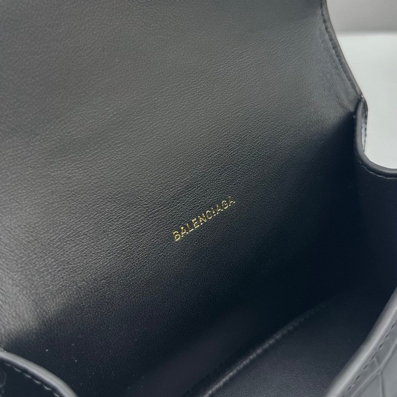 Zivas Charm Signature Style Fashion Handbag (Considered Detail & Form) – Detail View