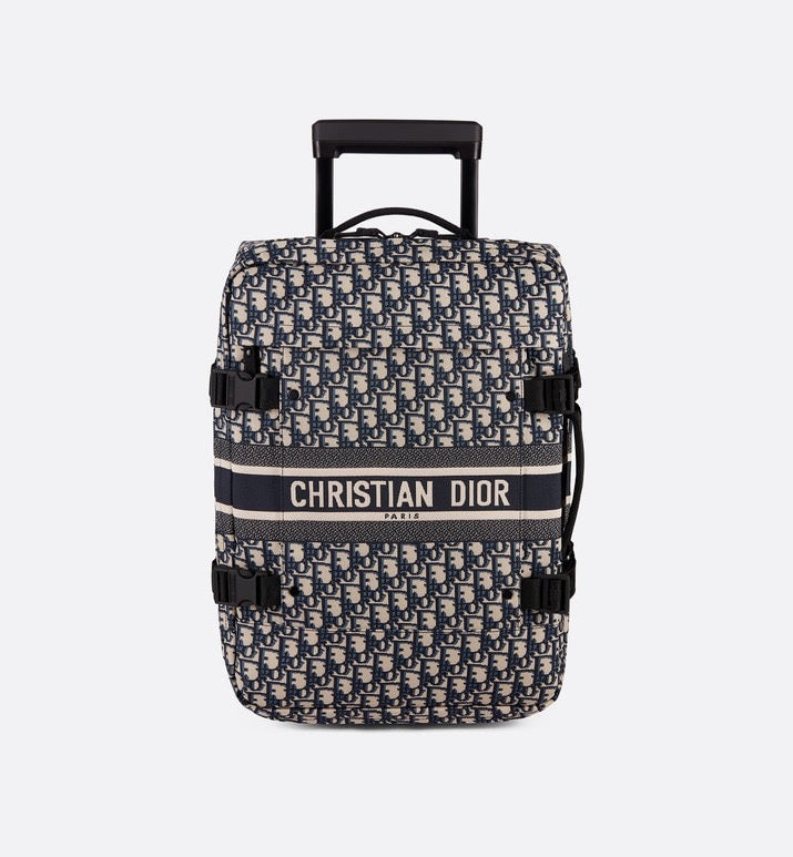 Close-up detail of everyday-luxe premium women's handbag – women's luxury accessory