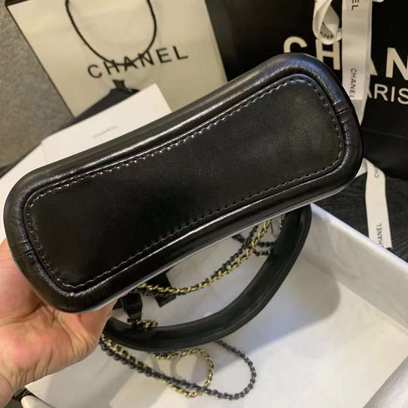 Zivas Charm Timeless Appeal Luxury Handbag (Versatile Style Statement) – Lifestyle Shot