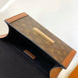  shopper bag interior and compartment view 9