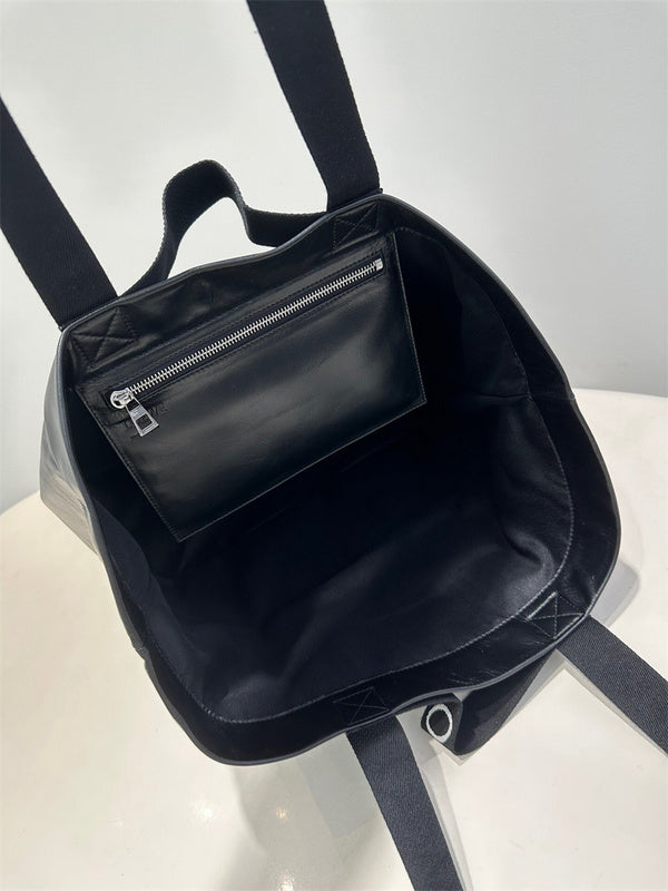 Ziva's Charm handbag – lifestyle view (50cm*31cm*20cm)