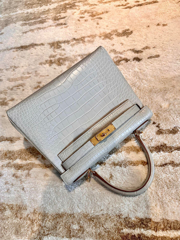  crossbody bag interior and compartment view 9