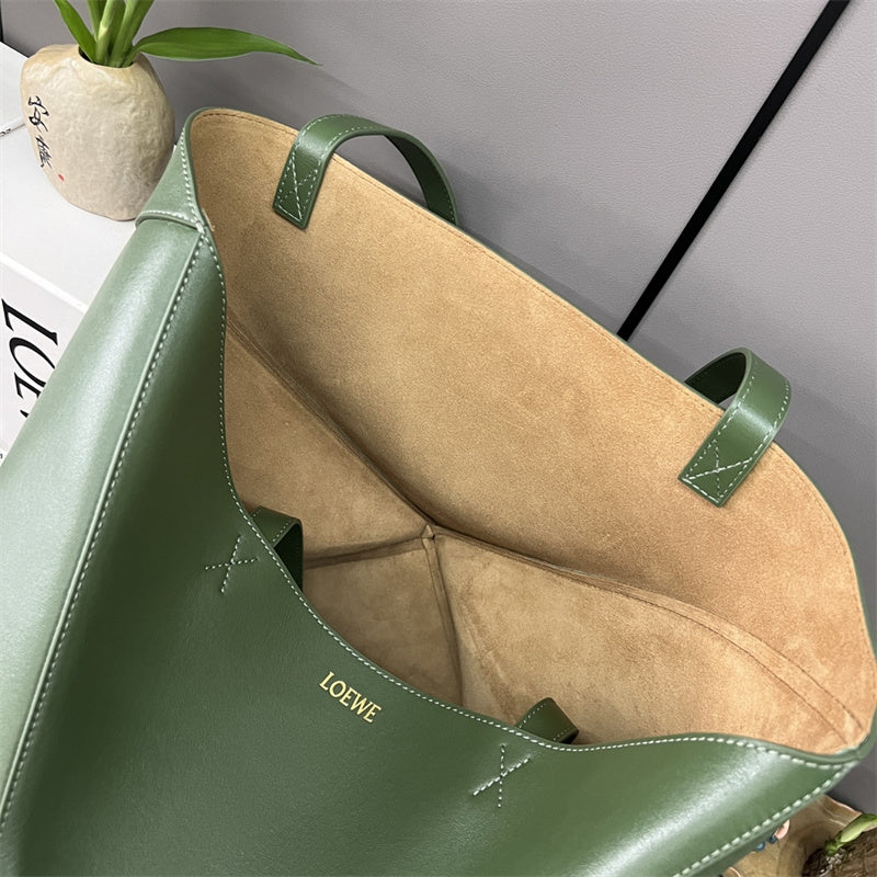 Ziva's Charm handbag – lifestyle view (42cm*18cm*41cm)