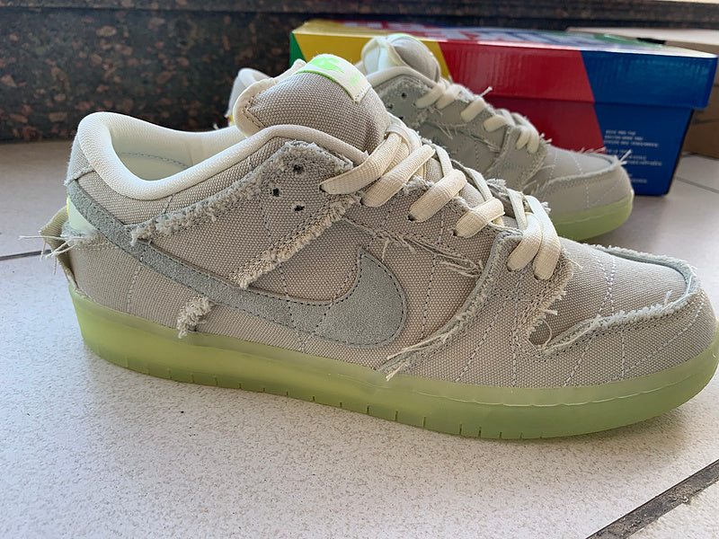 Nike Men's & Women's Luxury Lifestyle Trainers — Style 195 angle view