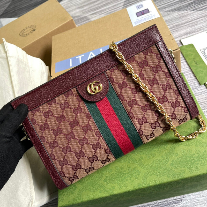 Handle and strap detail of signature everyday-luxe women's handbag – women's everyday handbag