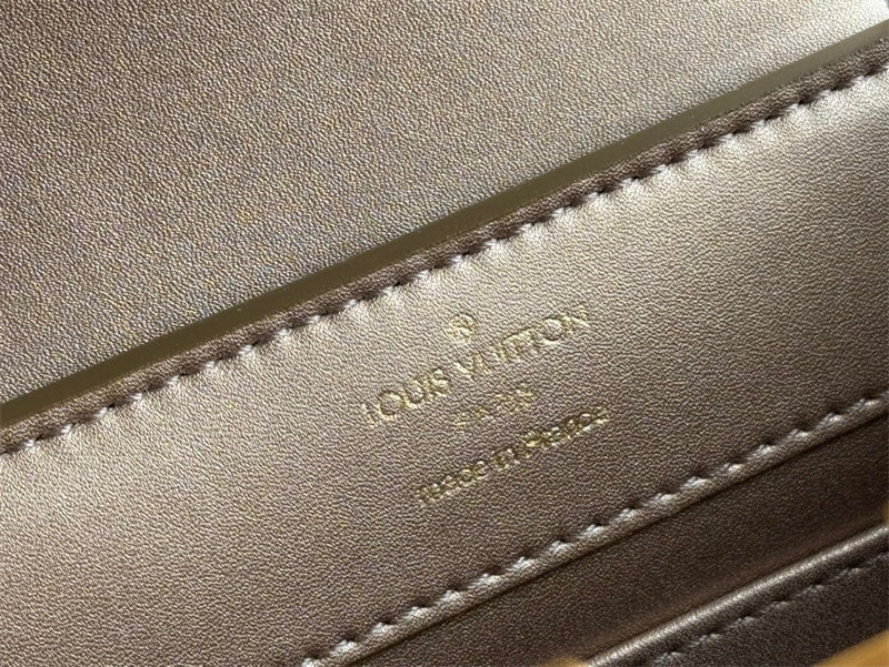  satchel close-up of hardware and finish 29