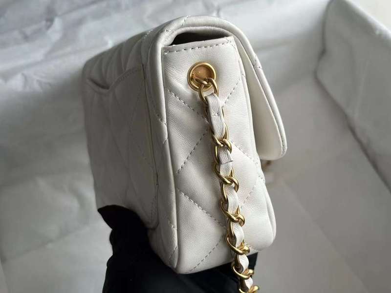 Zivas Charm Contemporary Flair Luxury Handbag (Thoughtfully Structured Design) – Close-Up Detail