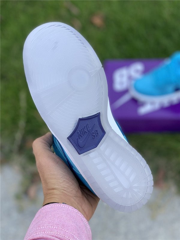Nike Men's & Women's Luxury Fashion Trainers — Style 198 angle view