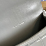 Front view of signature everyday-luxe women's handbag – women's designer-style accessory