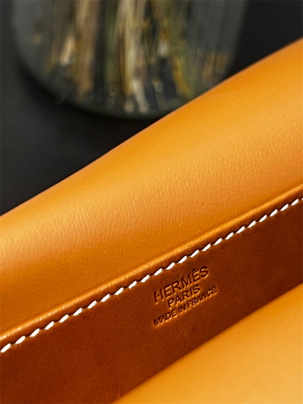 Interior view of sculpted premium bag