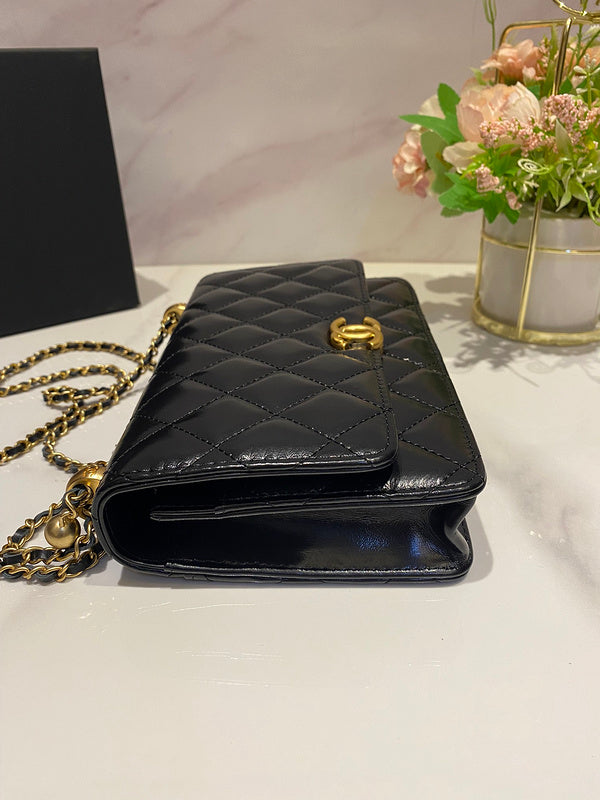 Ziva's Charm handbag – product shot (one versatile size)