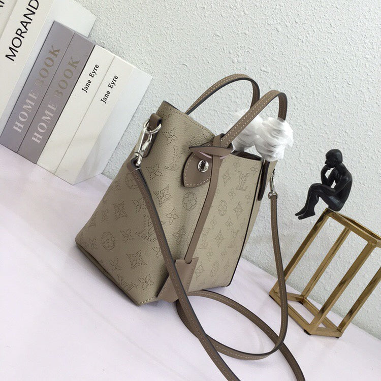 Close-up detail of premium everyday-luxe women's handbag – women's statement bag