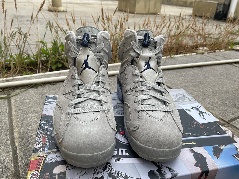 Nike Men's & Women's Premium Athletic Sneakers — Style 259 front view