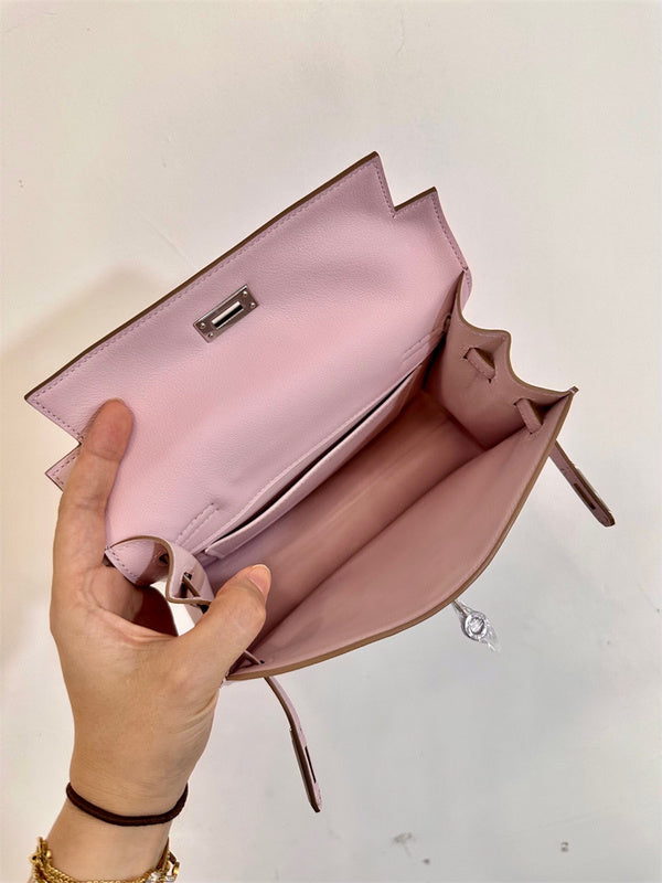  tailored structured bag styled with outfit