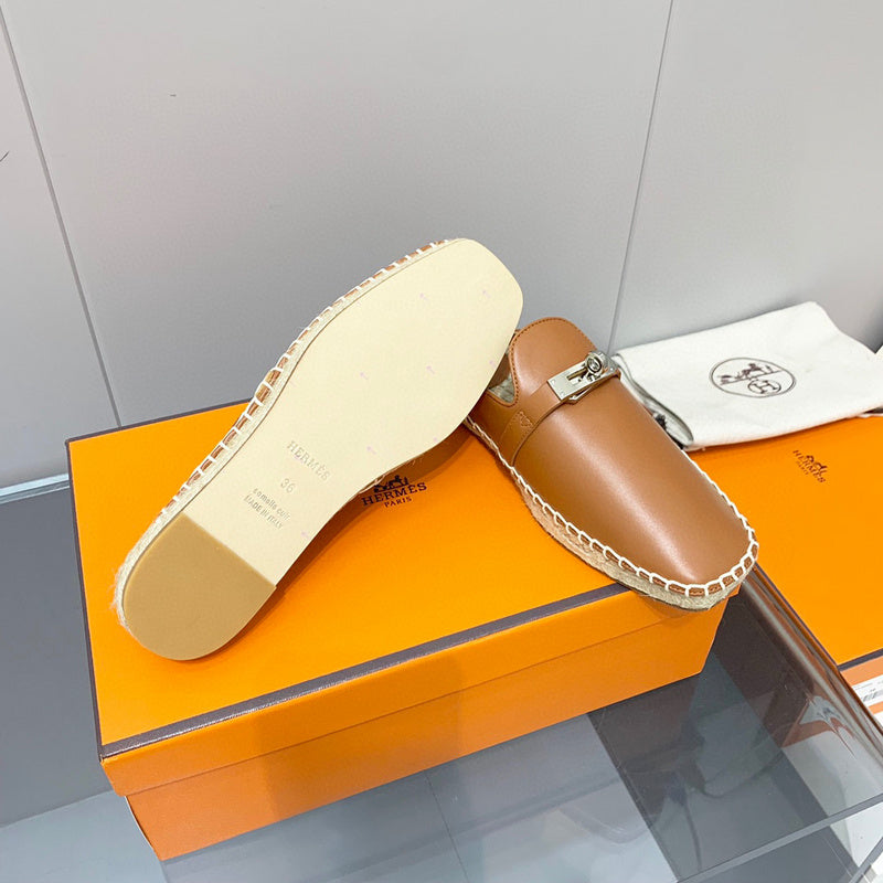 Hermès Black Block Heel Sandals - Toe Detail View