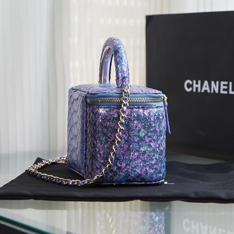 Ziva's Charm handbag – side angle view (one versatile size)