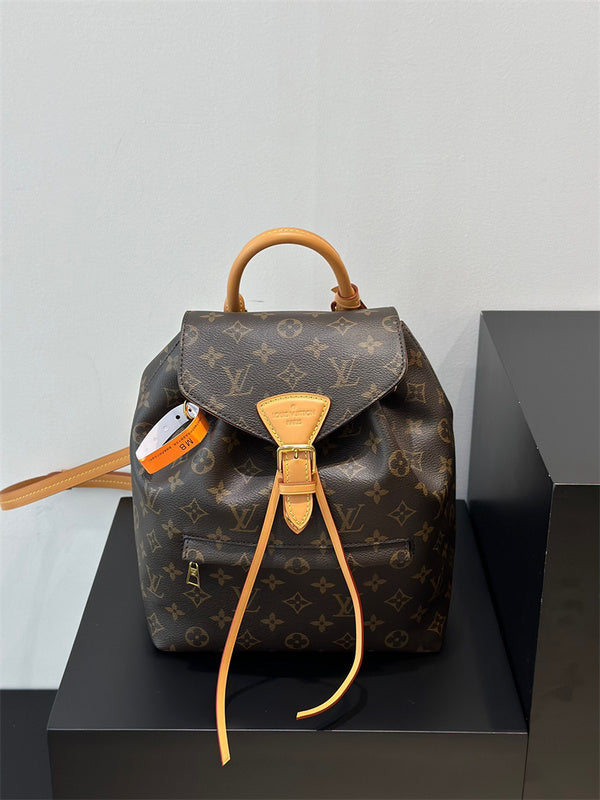  Modern handbag front view