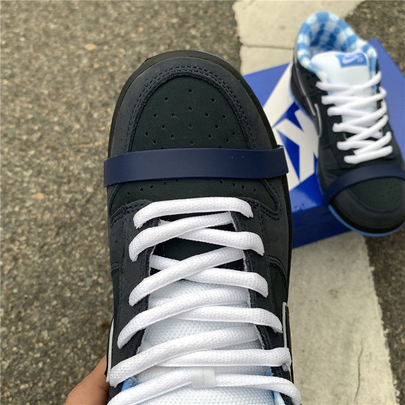Nike Men's & Women's Premium Low-Top Trainers — Style 193 interior view