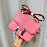  modern carryall bag styled with outfit 18