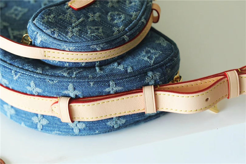  crossbody bag close-up of hardware and finish