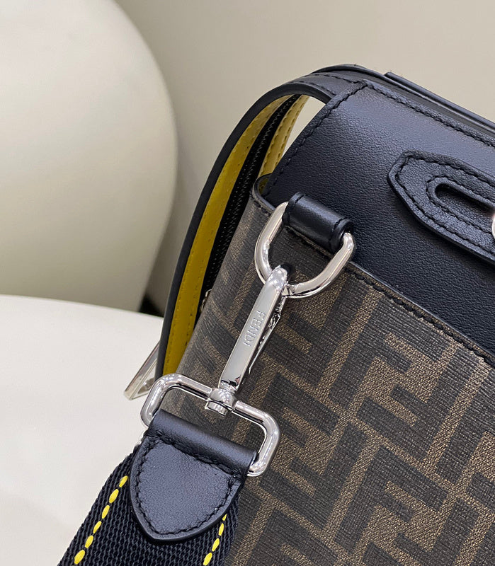 Ziva's Charm handbag – close-up view (38cm*8cm*27cm)