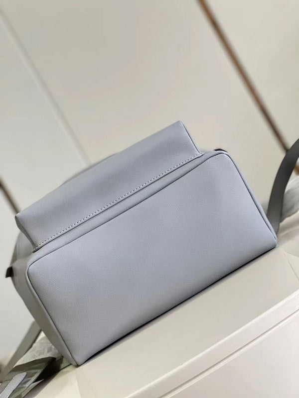 Handle and strap detail of sleek chic women's handbag – women's premium purse