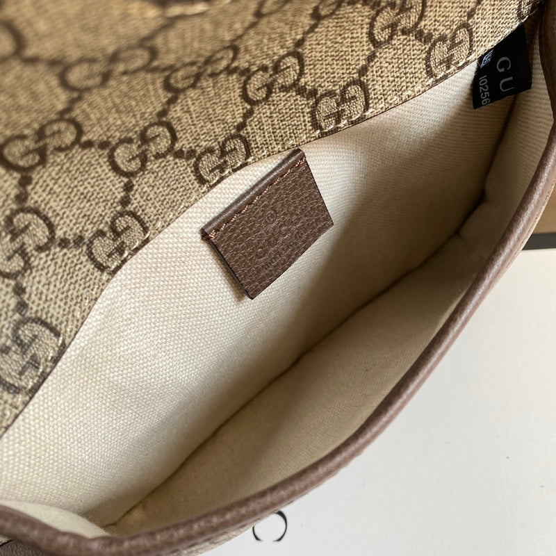 Side profile of modern everyday-luxe women's handbag – women's designer-style accessory