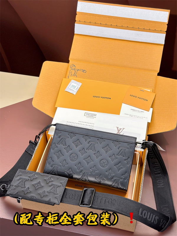  Chic carryall bag front view