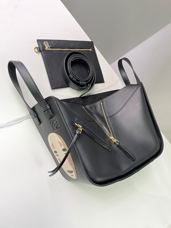 Ziva's Charm handbag – angled view (13.5cm*25cm*30cm)