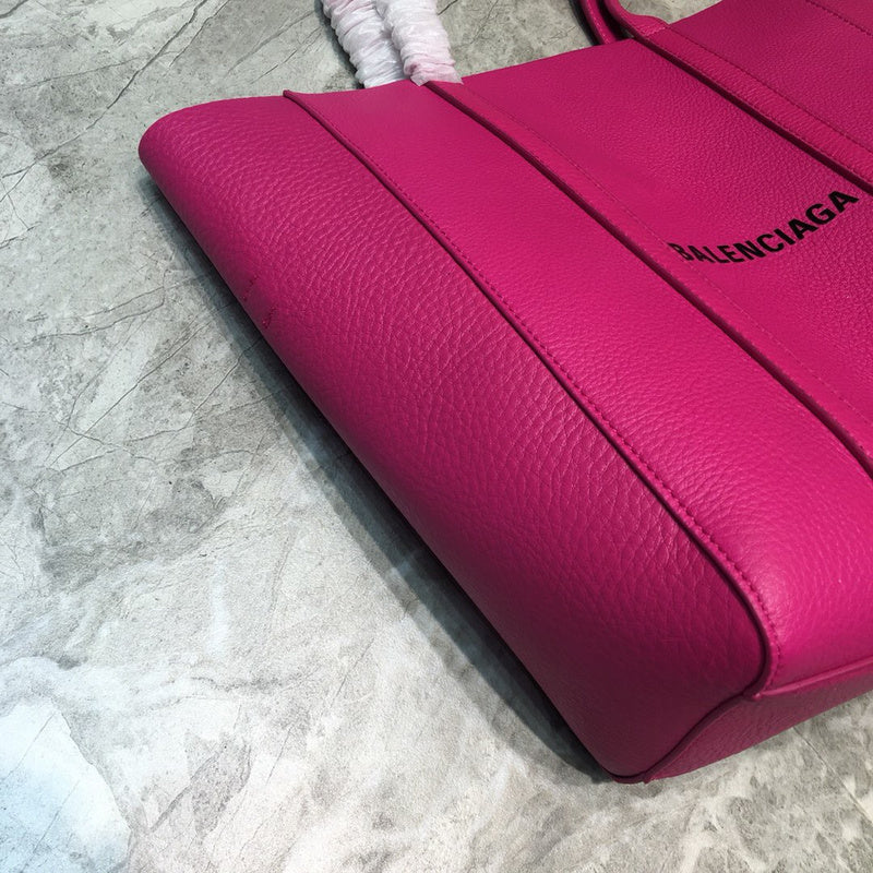 Chic Vegan Leather Handbag - Sleek Minimalist Lines | Women's Everyday Carry Handbag #922 - hardware and detail close-up (image 5) of designer-inspired handbag