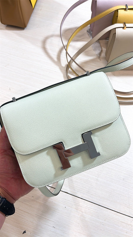  shoulder bag interior and compartment view