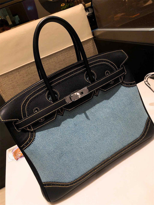  crossbody bag interior and compartment view 9