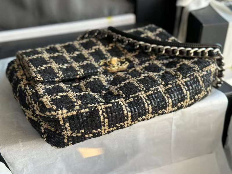 Zivas Charm Polished Finish Everyday Handbag (Designer-Inspired Craftsmanship) – Styled Look