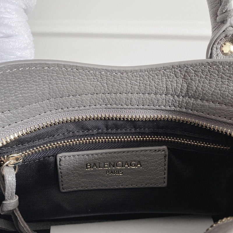 Zivas Charm Chic Craftsmanship Statement Handbag (Signature Shape & Finish) – Detail View