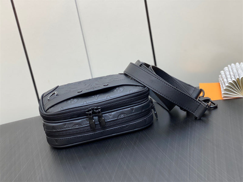  signature structured bag detail view showing craftsmanship 8
