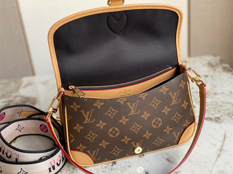  Clean-Lined handbag carried on shoulder 10