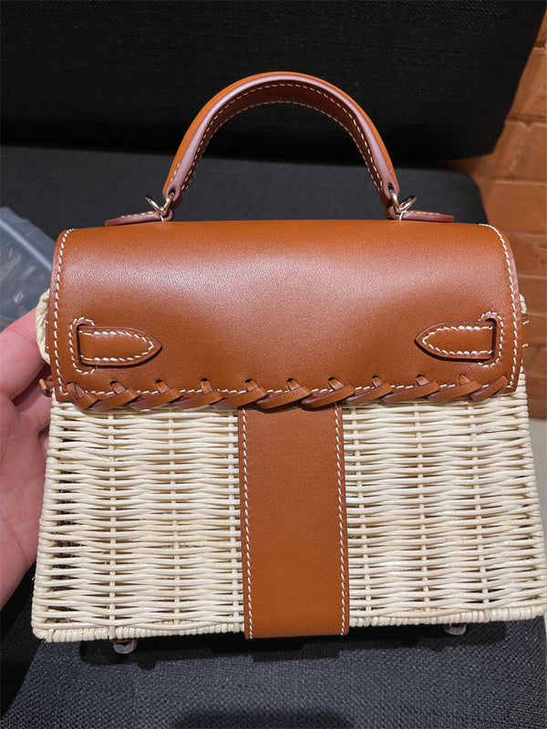  Everyday structured bag carried on shoulder
