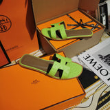 Hermès Nude Block Heel Sandals - Heel Detail View