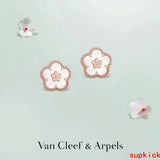 Front view of Van Cleef & Arpels unisex jewelry piece