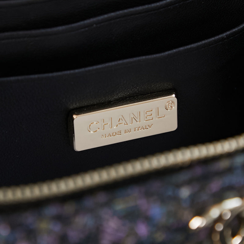 Ziva's Charm handbag – close-up view (one versatile size)