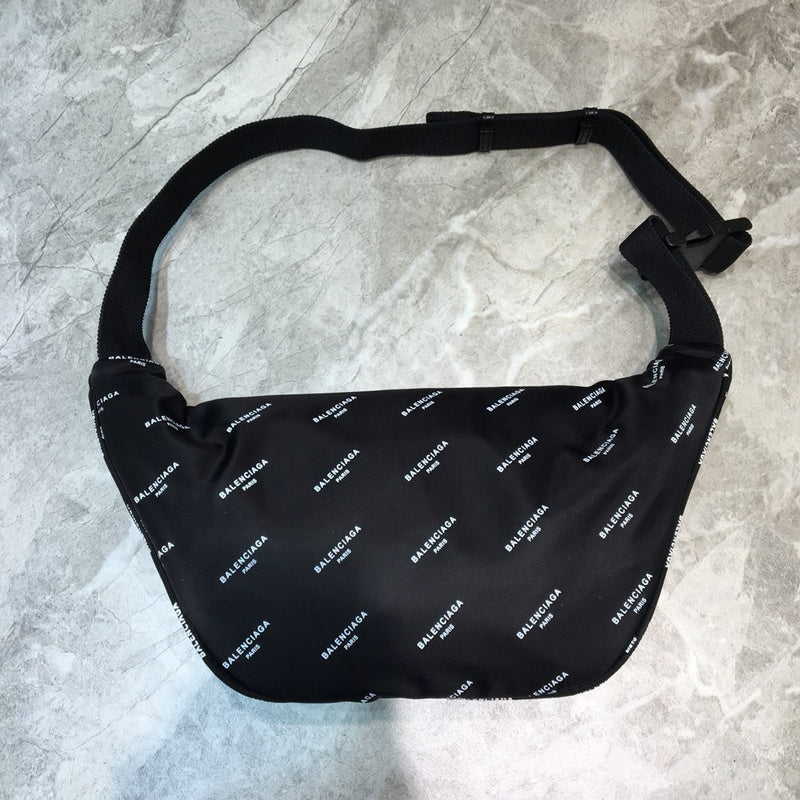 Sleek Faux Leather Handbag - Polished Finish | Women's Luxury Handbag #248 - hardware and detail close-up (image 5) of designer-inspired handbag