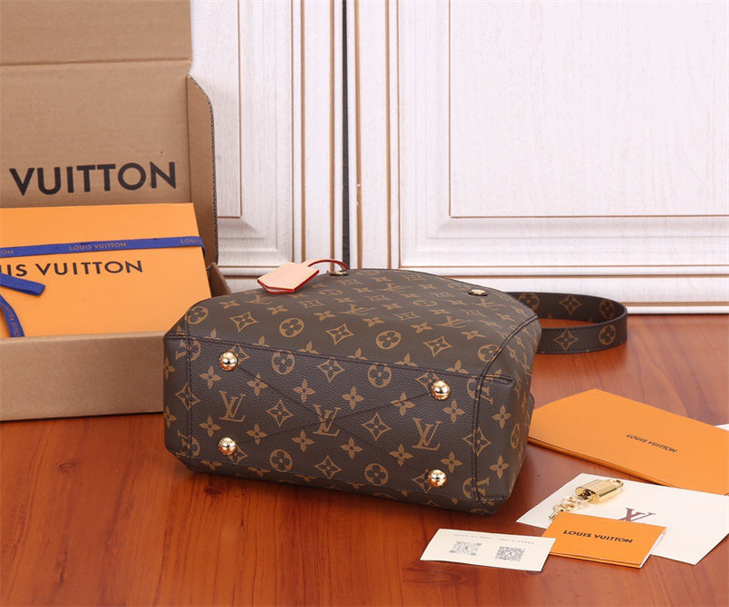  shopper bag interior and compartment view 9