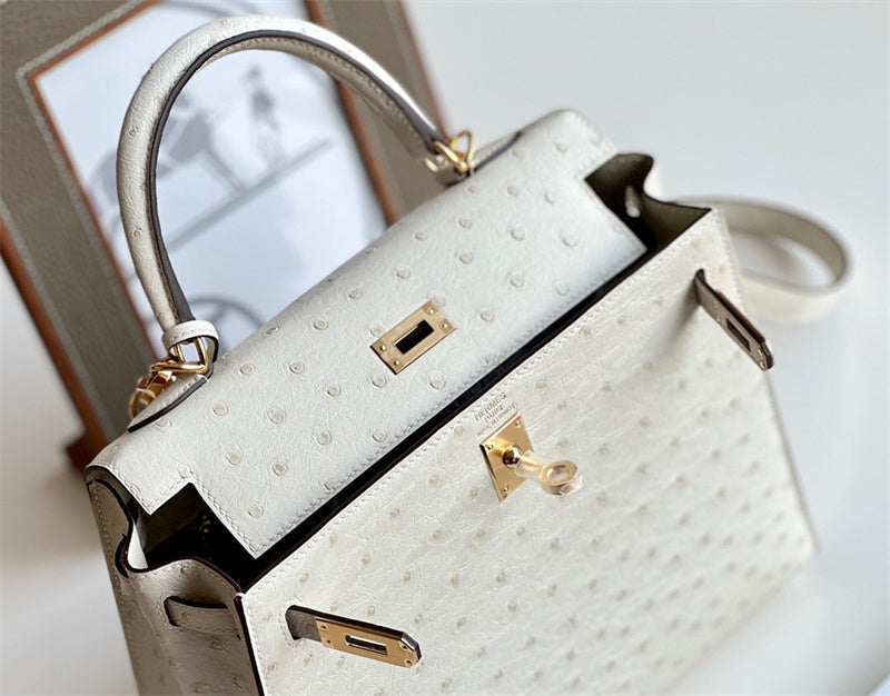  shopper bag interior and compartment view 9