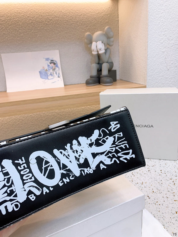 Ziva's Charm handbag – product shot (one versatile size)