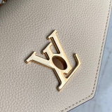 Handle and strap detail of refined structured women's handbag – women's luxury accessory